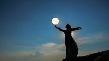 La luna llena en Acuario significa prosperidad para 4 signos del zodiaco.
