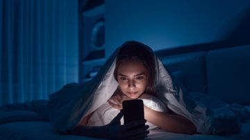 El insomnio aumenta cuando ves tu teléfono estando en la cama