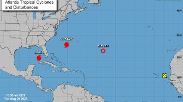 Huracanes Idalia y Franklin mantienen en alerta a Estados Unidos