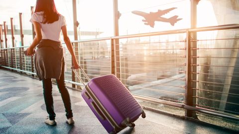 La astrología revela a qué signos no les molesta viajar solos.