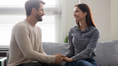 Los hombres Virgo son cautelosos en la relación de pareja.