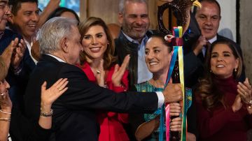 FOTOS: Presidente López Obrador transfiere "bastón de mando" de su movimiento político a Claudia Sheinbaum