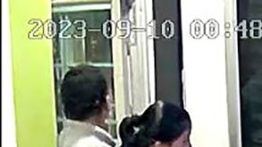 Guardias penitenciarias bailando con reos en Ecuador