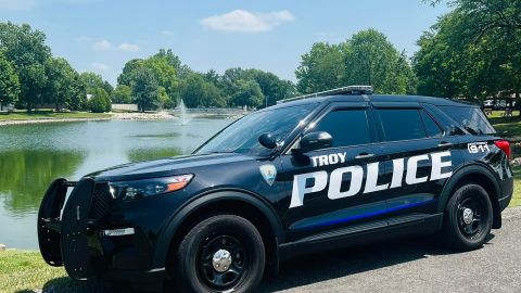 Policía de Illinois busca a niño de 6 años involucrado en una estafa con tarjetas de regalo