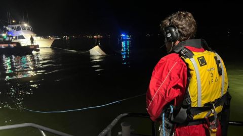 Una pareja murió en un accidente de barco frente a Long Island