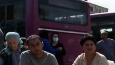 Miles de personas han llegado a Goris, ciudad localizada en el sudeste de Armenia.