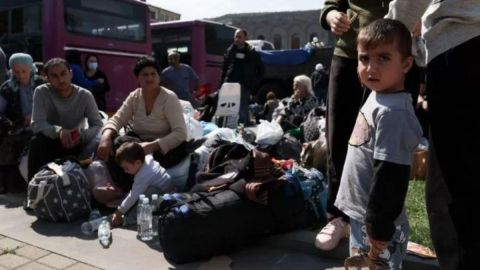 Miles de personas han llegado a Goris, ciudad localizada en el sudeste de Armenia.