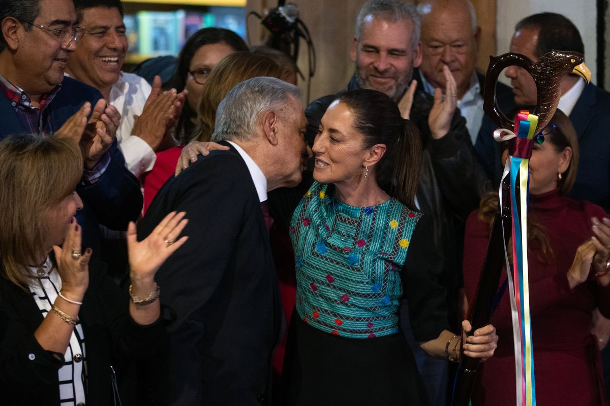 FOTOS: Presidente López Obrador transfiere "bastón de mando" de su movimiento político a Claudia Sheinbaum