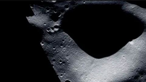 Imagen de la NASA revela la eterna oscuridad del polo sur lunar