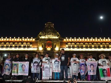 Familiares de Ayotzinapa rechazan nueva narrativa del caso