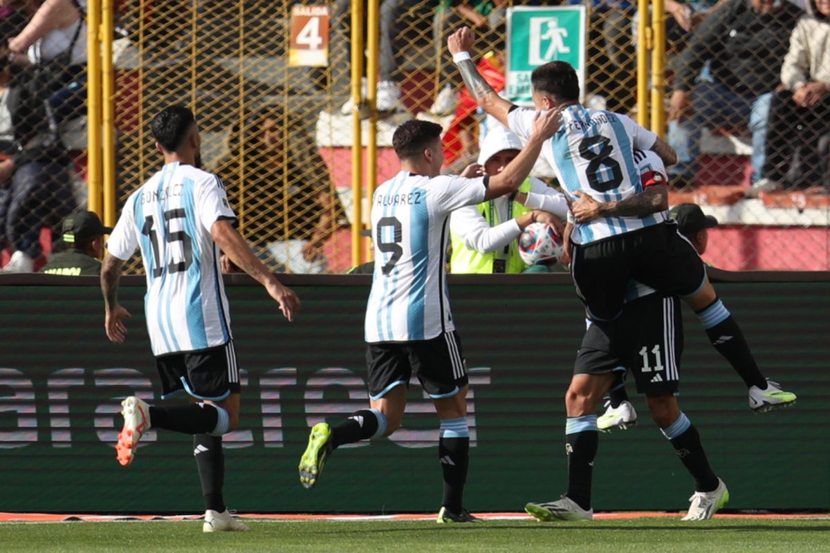 Argentina celebrates Enzo Fernández's goal against Bolivia.