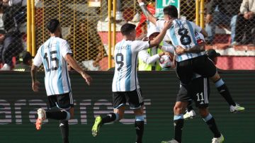 Argentina celebra el gol de Enzo Fernández ante Bolivia.