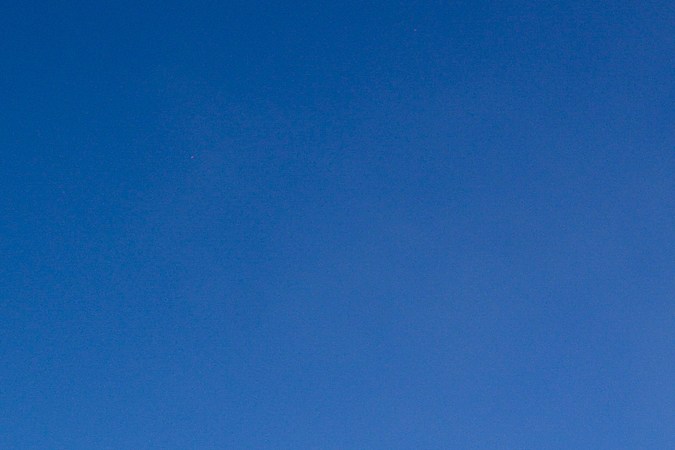 Policías “espantan” a migrantes en norte de México, mientras civiles les llevan alimentos