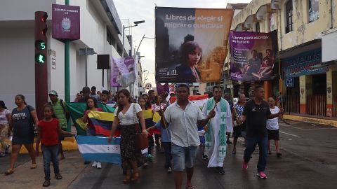 Procesión de migrantes pidió al gobierno de México que les permitan transitar de forma regular a EE.UU.