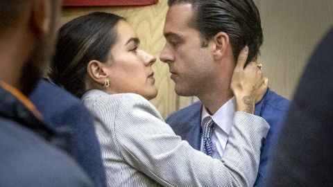 Ana Araujo y Pablo Lyle en la corte.