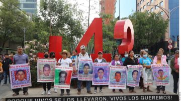 AMLO admite diferencias con los padres de los 43 de Ayotzinapa al cumplirse 9 años de su desaparición