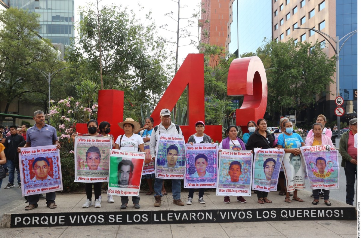 AMLO admite diferencias con los padres de los 43 de Ayotzinapa al ...