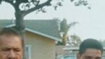 Becky G y su abuelo hace muchos en años en un rancho en México.