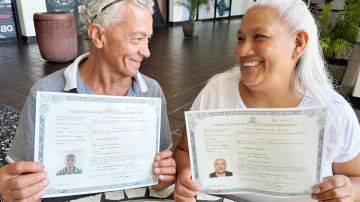 Lidya Franco Madrigal y José Lemus Martínez son nuevos ciudadanos de EE UU. (Cortesía Paulina Herrera)