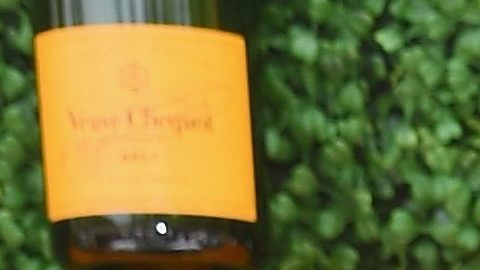 Danny Masterson en un evento de Veuve Clicquot.