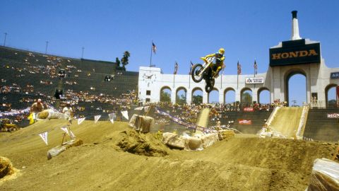 El Campeonato SuperMotoCross regresa al Memorial Coliseum.