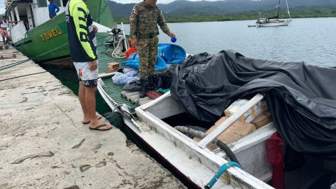 Rescataron a 60 migrantes abandonados por coyotes en el Caribe de Panamá