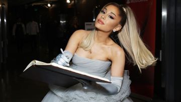 Ariana Grande celebra el décimo aniversario de "Yours Truly"