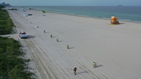 Tiburón mordió en la cara a surfista que nadaba en una playa de Florida