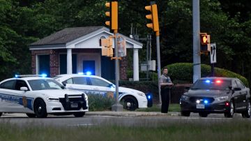 Arrestan a hombre en una iglesia de Virginia con una pistola cargada y cuchillos