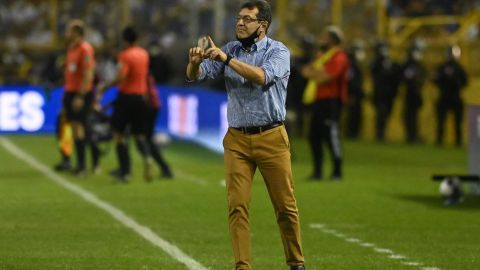 Hugo Pérez, seleccionador de El Salvador.