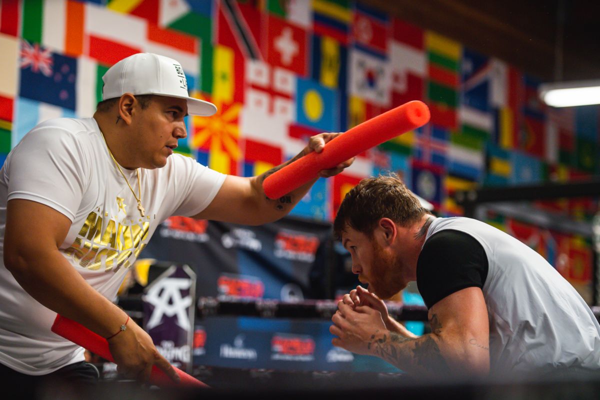 SAN DIEGO, CA - OCTOBER 20: WBA, WBO, WBC and The Ring super middleweight title holder Canelo Alvarez works with trainer Eddy Reynoso his media workout at Canelo's Gym on October 20, 2021 in San Diego, California. (Photo by Matt Thomas/Getty Images)