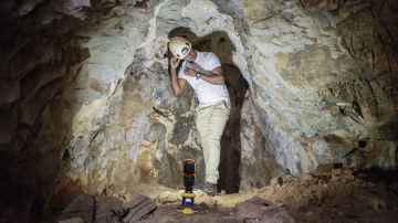 Decenas de rescatistas inicial operación para salvar a estadounidense atrapado cueva de Turquía a más de 3,000 pies