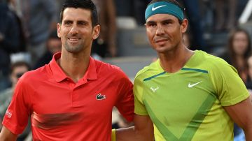 Novak Djokovic y Rafael Nadal en su último enfrentamiento en Roland Garros 2022.