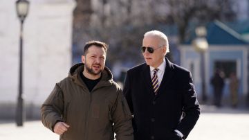 Biden se reunió con Zelensky durante un viaje sorpresa a Kiev el 20 de febrero de 2023.