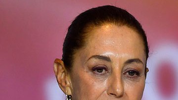 AMLO ofrece plan de protección a las aspirantes presidenciales Claudia Sheinbaum y Xóchitl Gálvez