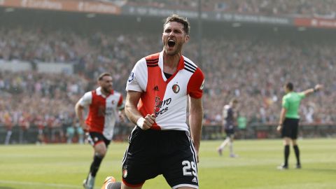 Santiago Giménez, figura y goleador del Feyenoord.