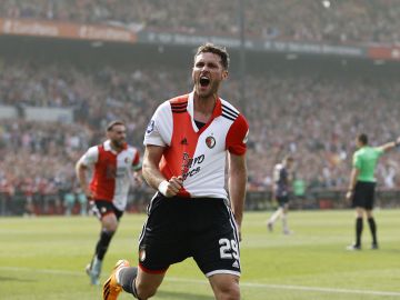 Santiago Giménez, figura y goleador del Feyenoord.