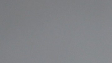 Hamilton conversando con Checo Pérez.