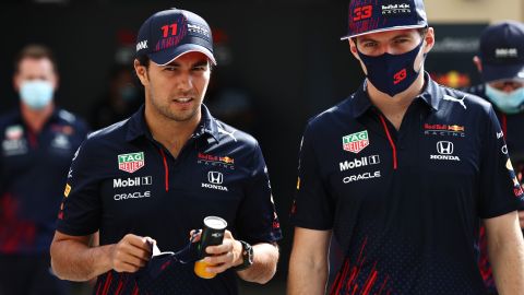 El piloto de Red Bull Sergio Pérez tuvo muchos problemas en la carrera que se disputó en suelo japonés El piloto de Red Bull Sergio Pérez tuvo muchos problemas en la carrera que se disputó en suelo japonés