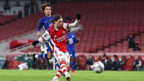 Marcelo Flores durante un partido con el Arsenal Sub-21.