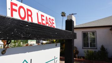LOS ANGELES, CALIFORNIA - MARCH 15: A house is available for rent on March 15, 2022 in Los Angeles, California. Single-family rental home prices are soaring and increased a record 12.6 percent in January compared to the previous year, according to new data from CoreLogic. (Photo by Mario Tama/Getty Images)