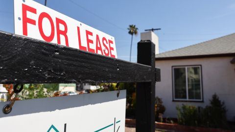 LOS ANGELES, CALIFORNIA - MARCH 15: A house is available for rent on March 15, 2022 in Los Angeles, California. Single-family rental home prices are soaring and increased a record 12.6 percent in January compared to the previous year, according to new data from CoreLogic. (Photo by Mario Tama/Getty Images)