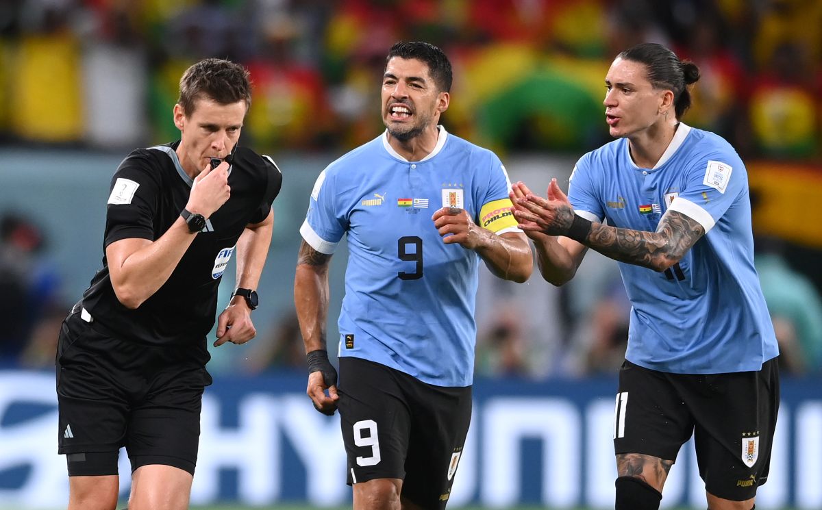 Luis Suárez uses his social networks to suggest a “robbery” to the Uruguayan team