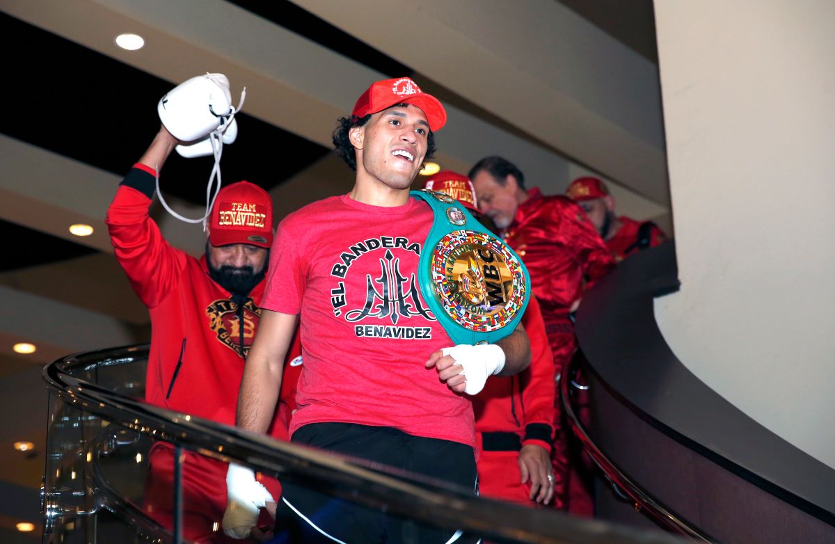 David Benavídez defenderá su título interino ante Demetrius Andrade.