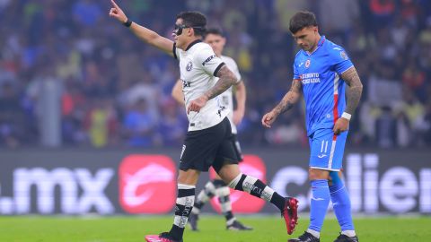 Alejandro Zendejas de América celebra gol contra el Cruz Azul.