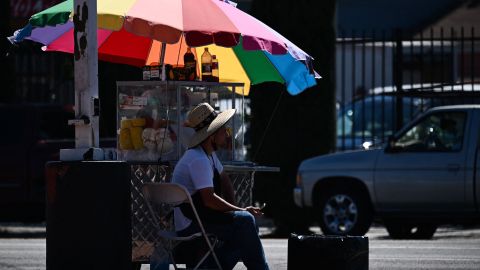 Vendedores ambulantes llevan a juicio a la ciudad de Los Ángeles por zonas de prohibición