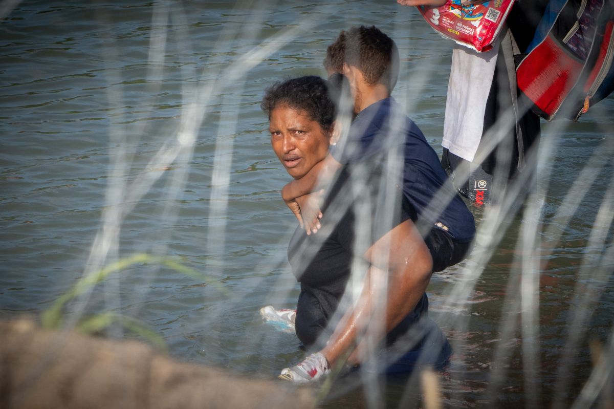 Los "coyotes" arriesgan las vidas de los inmigrantes.