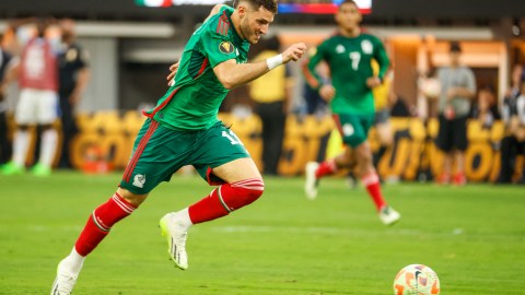 Santiago Giménez siempre deseo jugar con los colores del Tri.