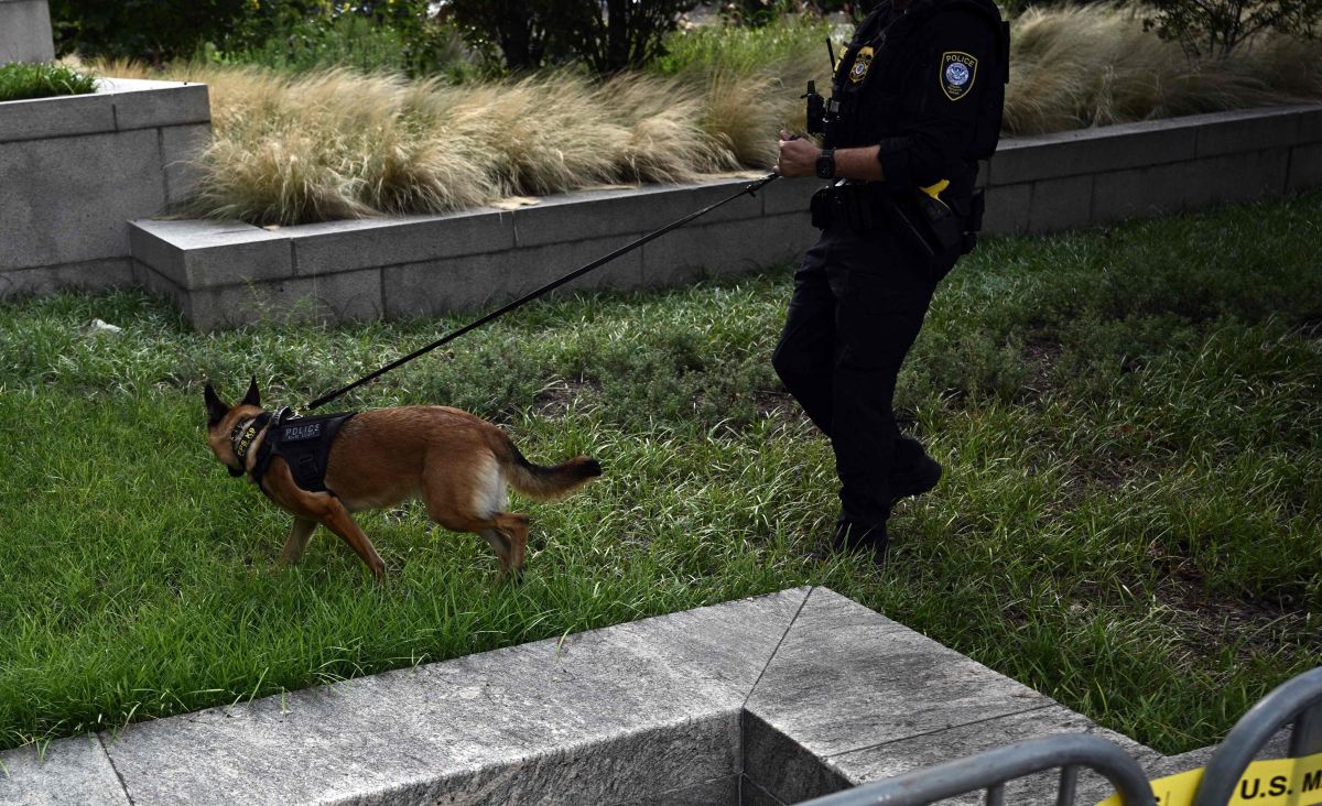VIDEO: Police bark like a dog to fool thieves and make them give up