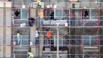 Industrias como la construcción tienen 12.5% de empleados indocumentados.